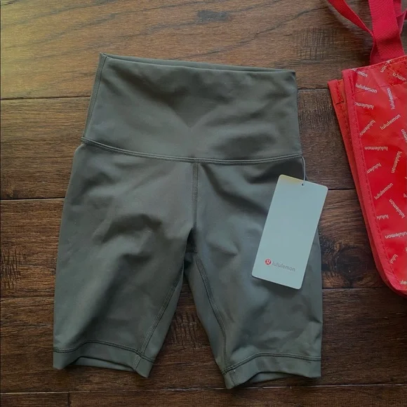 Green Lululemon Athletica Shorts (SIZE 2) New w/ Tags + Bag - Picture 2 of 5
